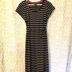 Maternity tie-waist maxi dress